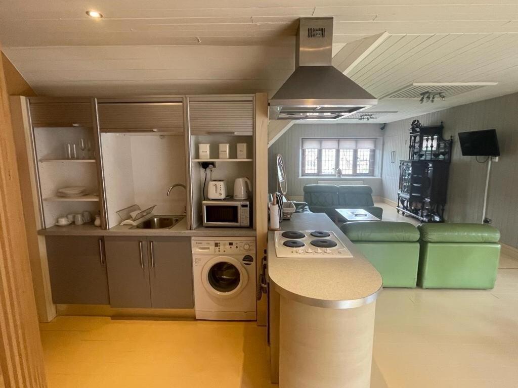 Thornton Manor - Holiday Cottages And Apartments Heswall Szoba fotó