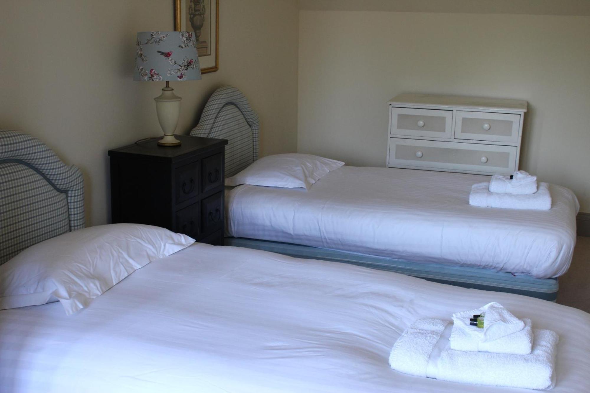 Thornton Manor - Holiday Cottages And Apartments Heswall Szoba fotó